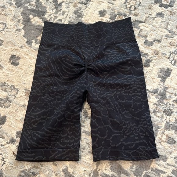 GYMSHARK Adapt Animal Seamless Cycling Shorts - Black/ Grey marl NEW - Picture 7 of 9